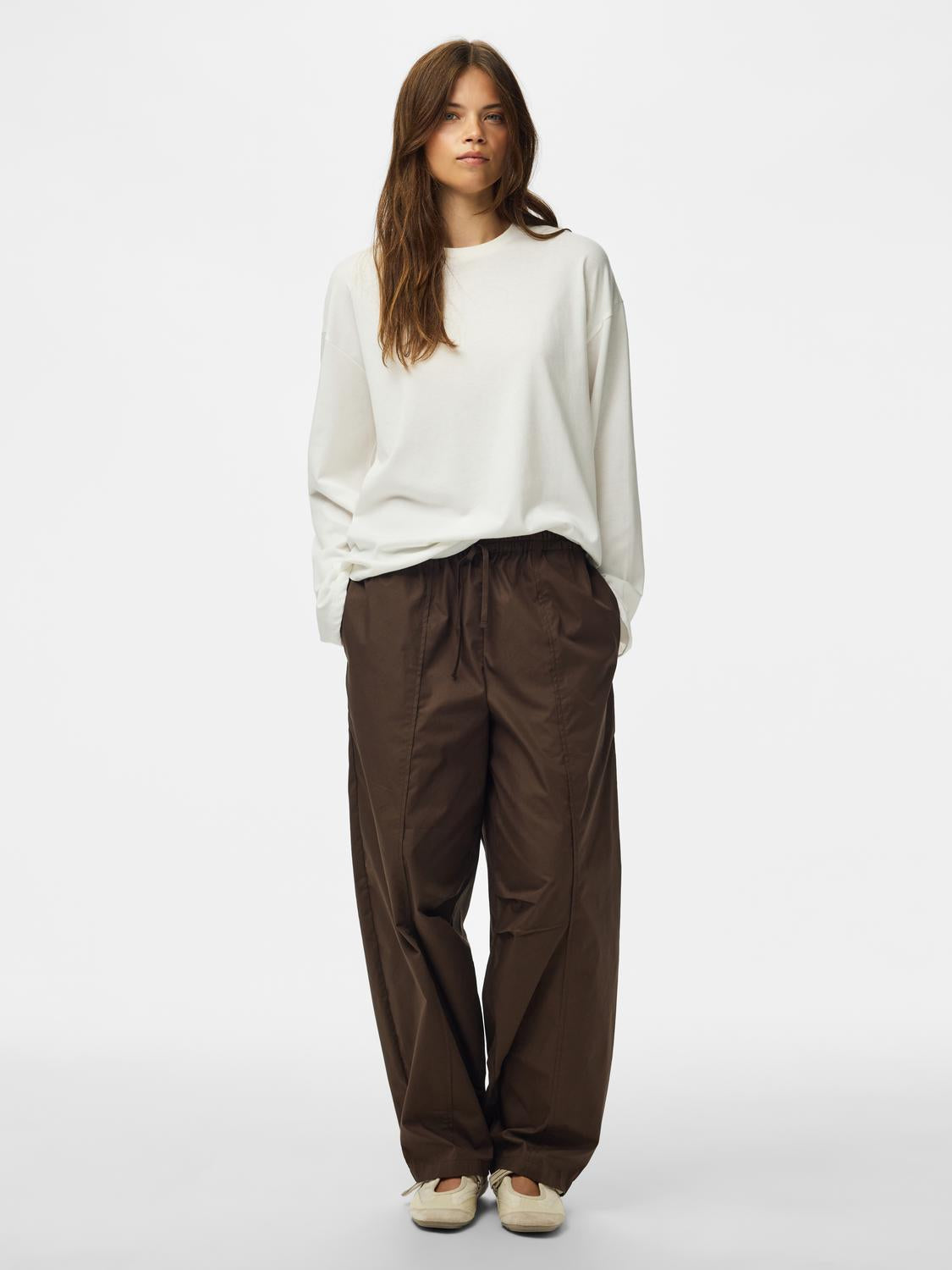 model_shot-front_full